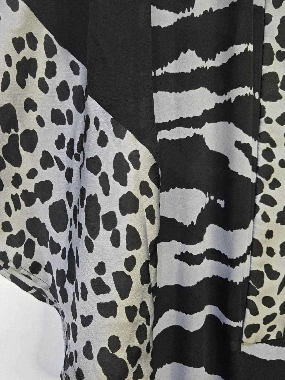 Dennis Basso Size XS Black&Silver  Animal-Print Robe/kimono/Beach Cover-up